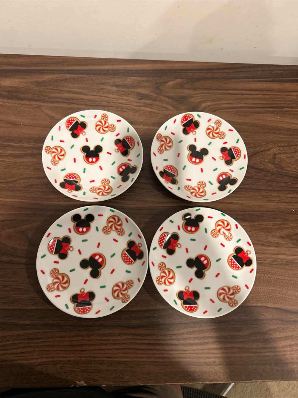 Disney Mickey And Minnie Christmas Fun Appetizer Plates Set Of 4
